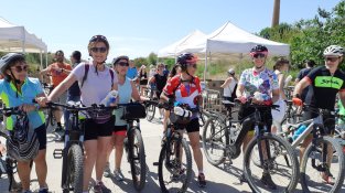 La bicicleta envaeix el Prat per celebrar la "Festa del Riu i la Bicicleta"