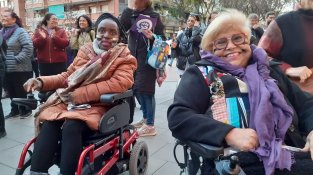 La diversitat marca la marxa feminista del Prat