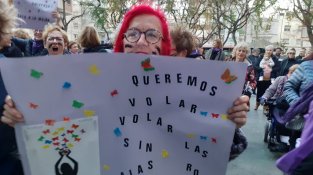 La diversitat marca la marxa feminista del Prat