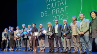Foto dels premiats amb l'alcaldessa, Alba Bou, i el jurat d'aquests guardons