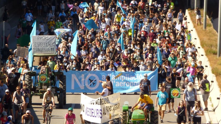 Capçalera de la manifestació, arribant a l'altura de la Ciutat de la Justícia