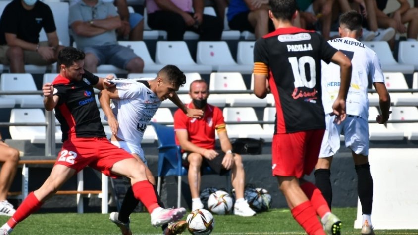 Un tempranero gol de la Peña sentencia a los pratenses en Santa Eulària