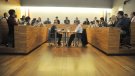 Torna el públic a un ple municipal per sucar-hi pa