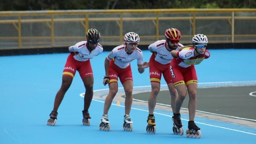 Luisa González, l'última del grup, a un entrenament de la selecció espanyola