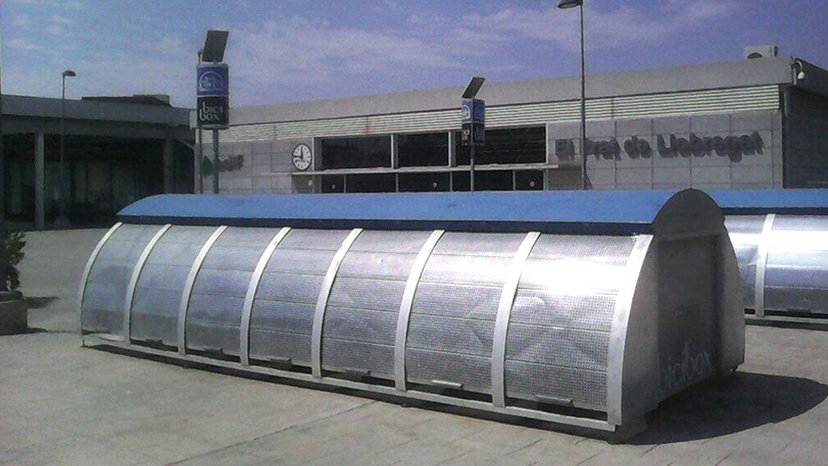Aparcament de bicis Bicibox a l'estació de Renfe Rodalies del Prat