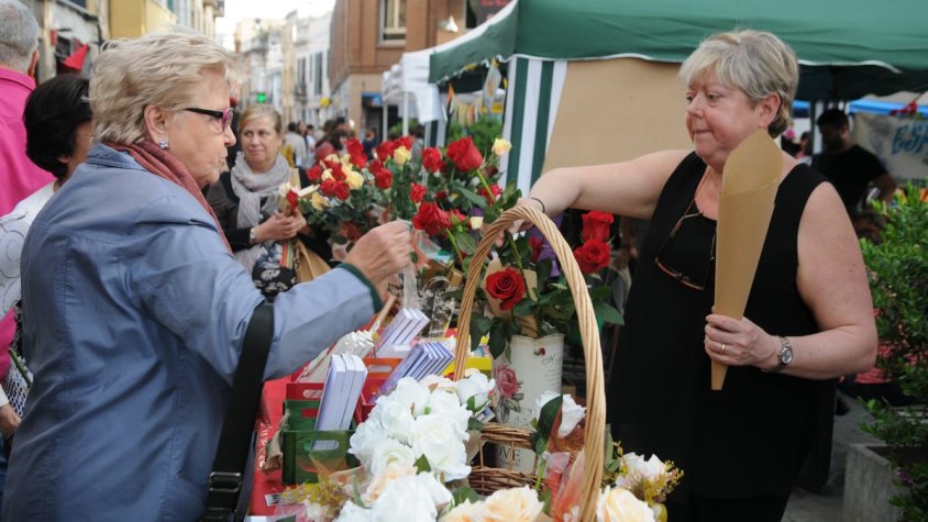Els comerciants han iniciat una recollida de signatures per tal que Sant Jordi torni al centre