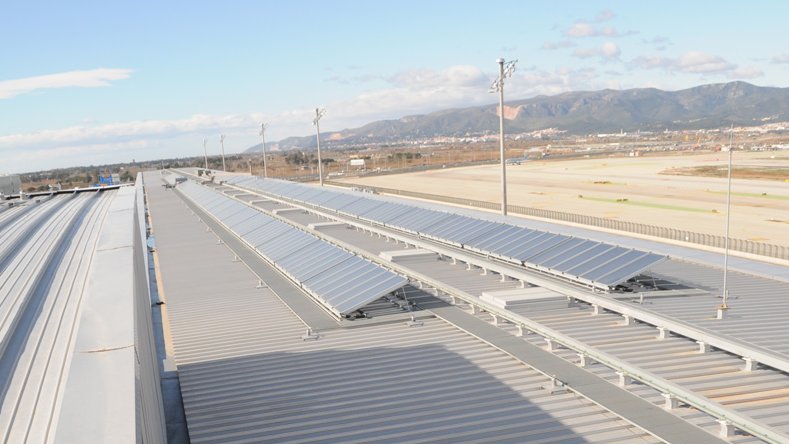 Zona exterior de la terminal de l'aeroport del Prat