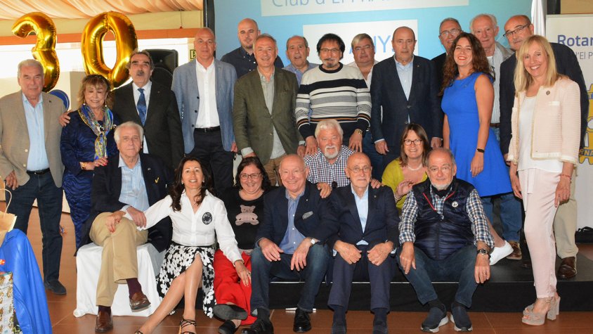 Foto dels socis del Rotary Club del Prat que van assistir a l'acte commemoratiu.