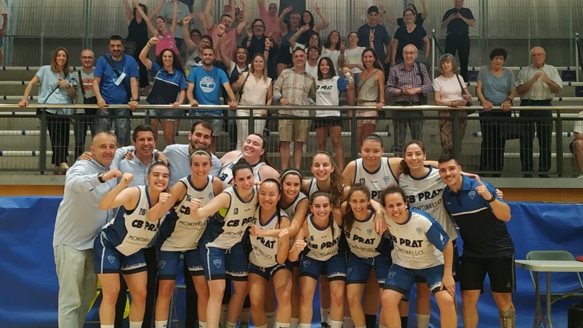El Femení del CB Prat va celebrar el subcampionat amb la seva afició