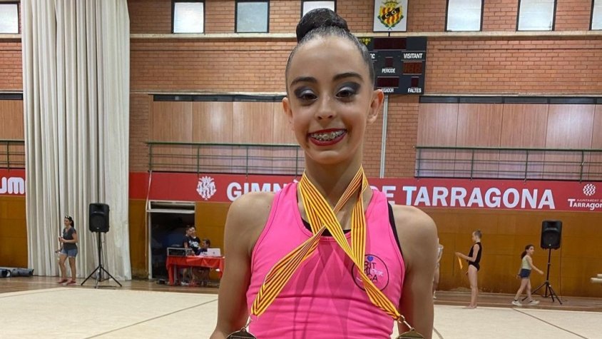 Gisela Berzosa amb les dues medalles guanyades ahir a Tarragona