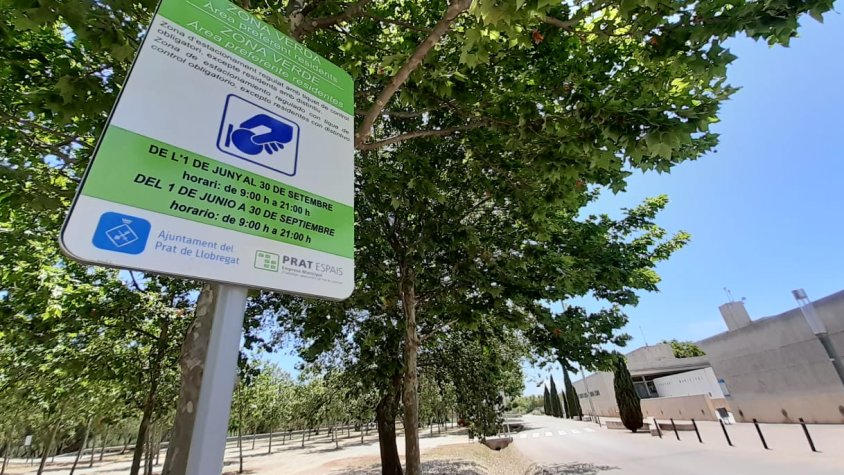 Cartells de zona verda a l'aparcament del Cementiri Sud, el passat 10 de juny