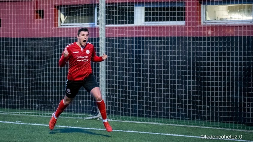 Sergio Vacas celebrando uno de sus tantos de esta temporada