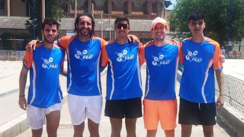 Part de l'equip masculí del BeachTennis Prat