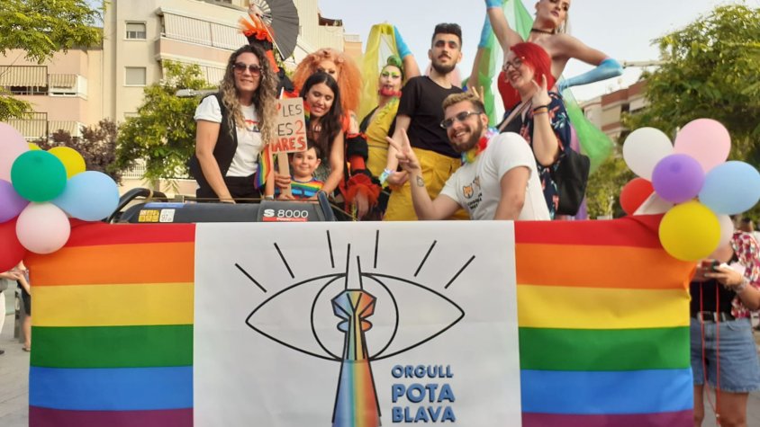 Activistes LGTBIQ+ han desfilat a la carrossa que ha sortit de plaça de  Catalunya