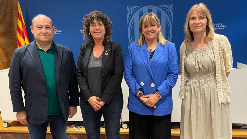 Carles Ruiz, alcalde de Viladecans, Teresa Jordà, consellera d'Acció Climàtica, Alimentació i Agenda Rural, i Gemma Badia i Lluïsa Moret, alcaldesses de Gavà i Sant Boi, després de la reunió