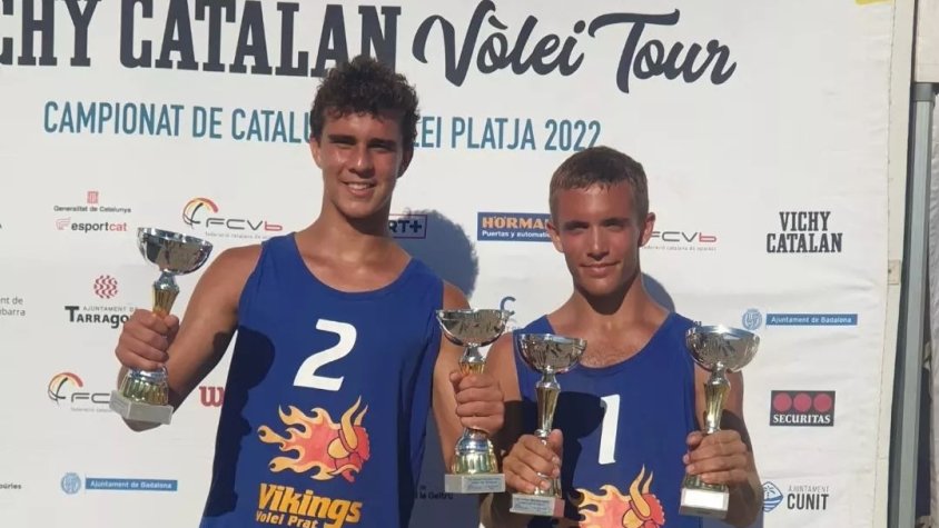 La parella dels Vikings campions de Catalunya sub 19 i sub 21 de Vòlei Platja