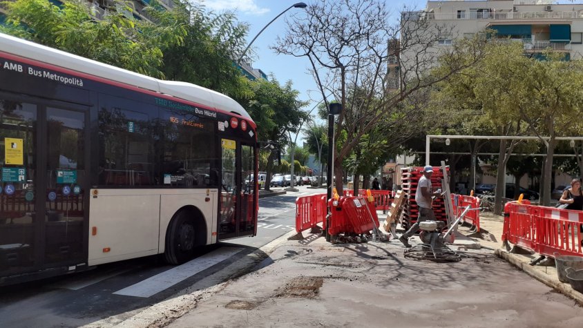 Els autobusos tornen a aturar-se a la placa Ramon Roigé i Badia