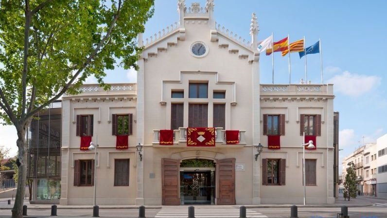 Façana de l'Ajuntament del Prat