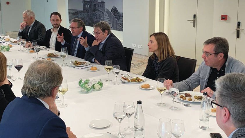 Trobada de l’exconseller Jaume Giró amb Gerard Valverde, candidat a alcalde per Junts, i empresaris del Prat
