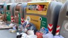 La vaga del servei de neteja deixa petjada als carrers en només dos dies