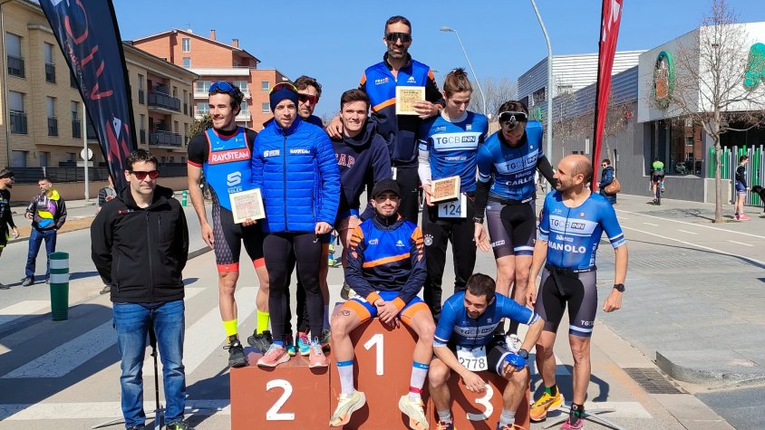 Prat Triatló, al centre, cada vegada més a prop del títol de campions de la Lliga