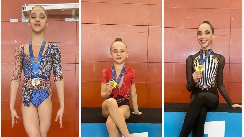 Les tres medallistes pratenques amb el seu premi