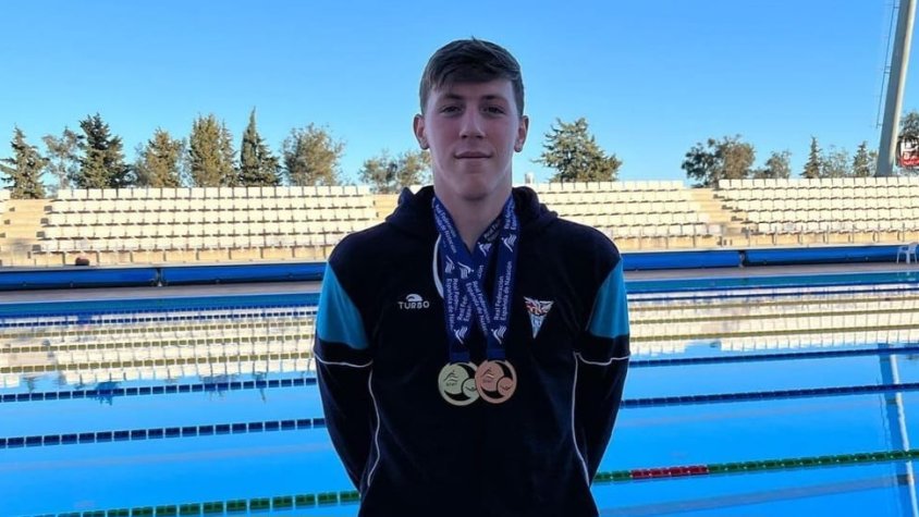 Íker Prieto amb la medalla d'or i bronze