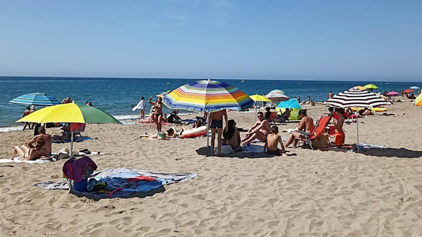 Banyistes a les platges del Prat