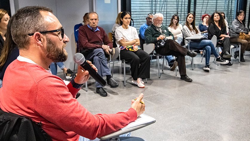 Juan Pedro Pérez, alcaldable del PSC al Prat, intervé a la trobada Diàleg sobre Cultura i Esport organitzada pels socialistes del Prat