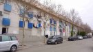 [Vídeo] L'Ajuntament buida i tapia amb formigó un bloc on es van intervenir plantacions de marihuana
