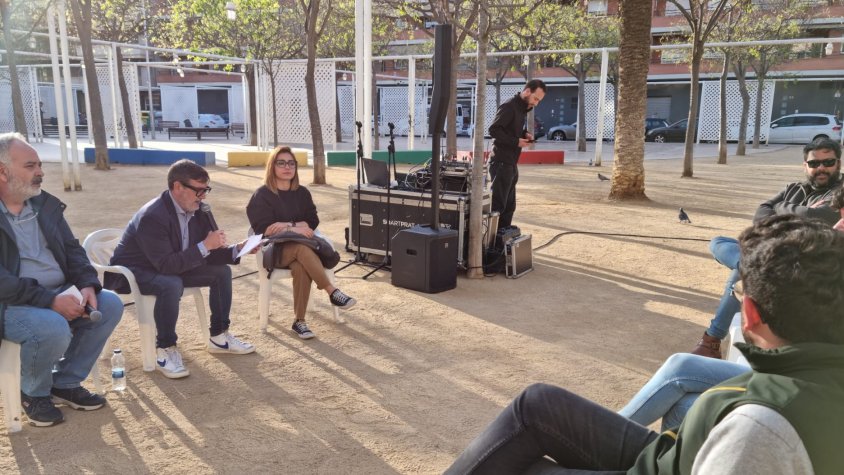 Instant d'una trobada temàtica amb Mijoler organitzada per El Prat en Comú Podem