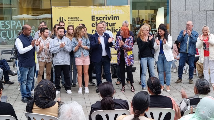 Els candidats d'ERC saluden els assistents al final de l'acte electoral