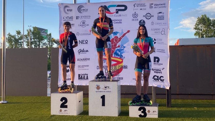 Ona Rodríguez, al centre, al més alt del podi juntament amb Mònica Seoane (3a)