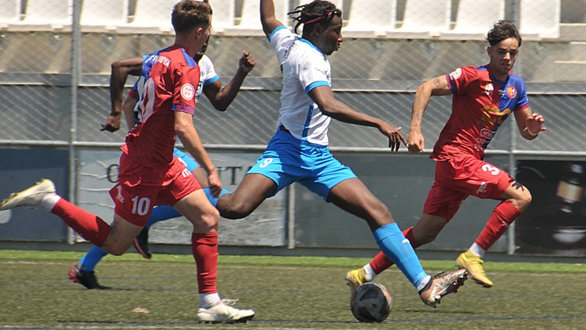 Encuentro de la AE Prat ante el Olot de la pasada temporada