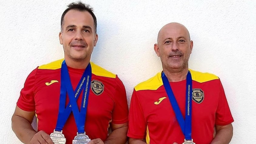 Julio Carrasco iNemesio Ferrera amb les seves respectives medalles