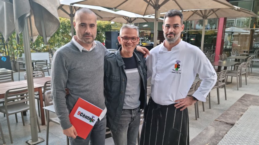 A la imatge, d’esquerra a dreta, Dani Cabedo, Sergi Bonillo i José Luis Pol, a la terrassa del 9Cèntric