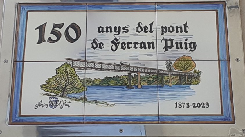 Les majòliques es poden contemplar al carrer Ferran Puig, número 18