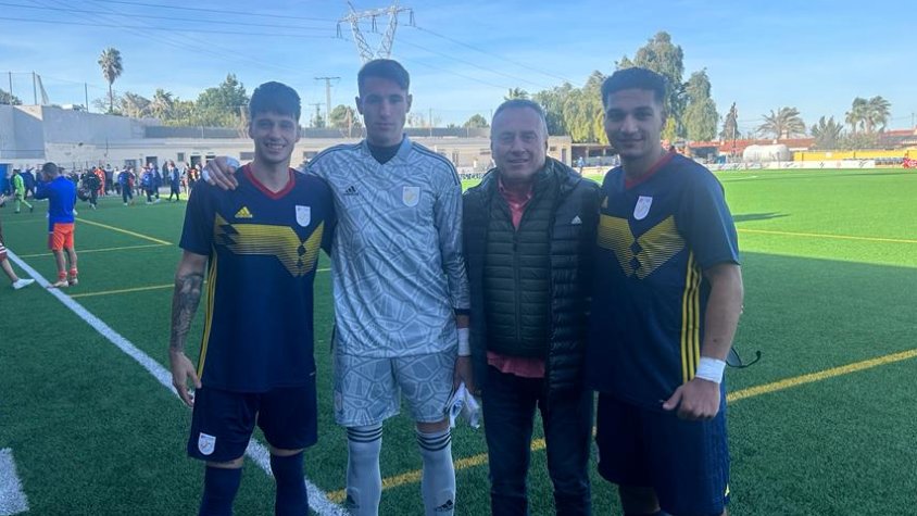 Luis Quiñonero, presidente de la AE Prat, se desplazó a Picassent para visitar a sus jugadores