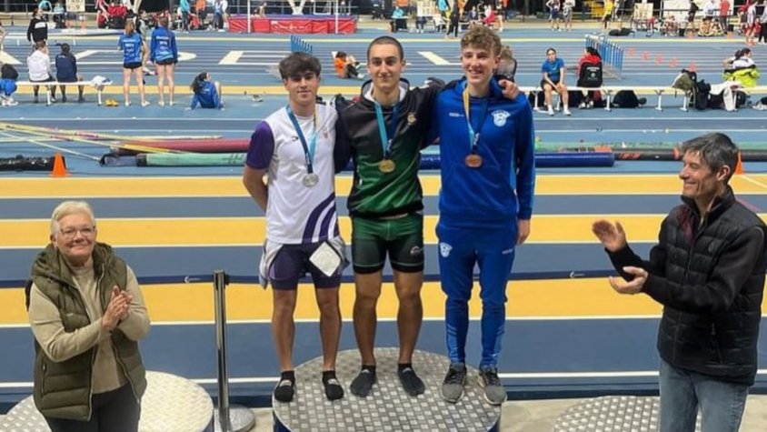 A la dreta del podi, l'Arnau Ferrer, tercer al Campionat de Combinades sub18