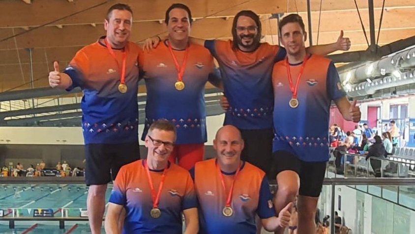 Representació de les vuit medalles dels nedadors i nedadores potablava al Campionat de Catalunya d'hivern