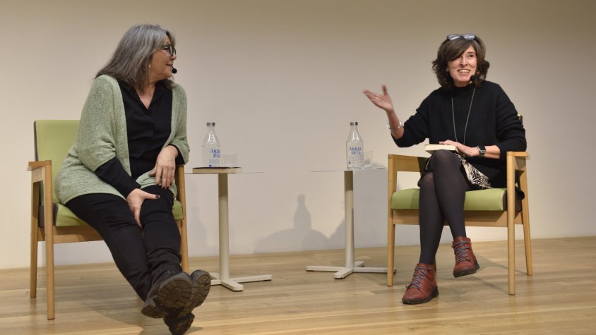 Blanca Pàmpols (esquerra) i Alba Sabaté (dreta) en un moment de la xerrada