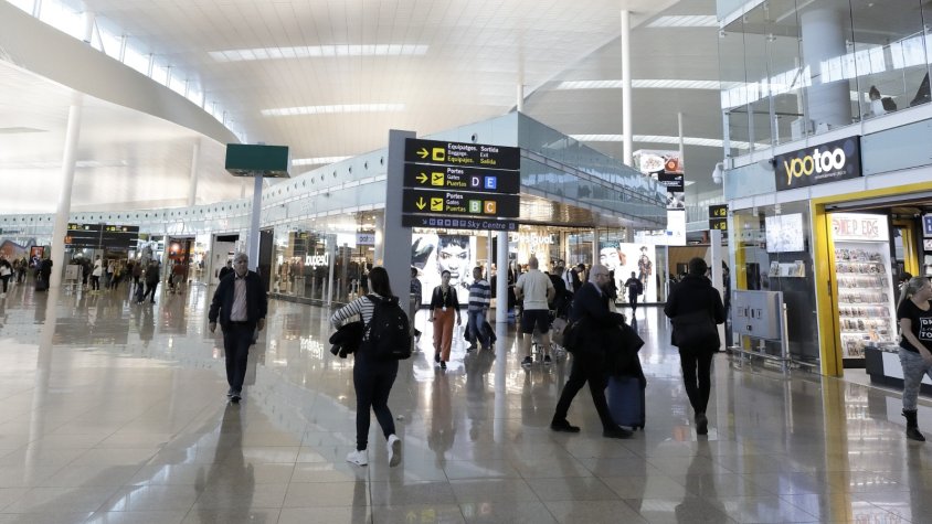 Per l'aeroport del Prat passen cada any 52 milions de persones, i té 23.000 treballadors