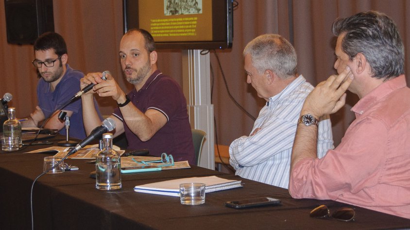 D'esquerra a dreta: Pau Rodríguez, Dani Cortijo, Felip Neri Gordi i Rafael  Bellido, ponents de la trobada durant la presentació a l'Espai Àgora de Fundesplai