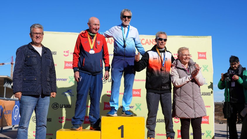 Al centre, el veterà Josep Giménez, campió de 5k en la categoria M75