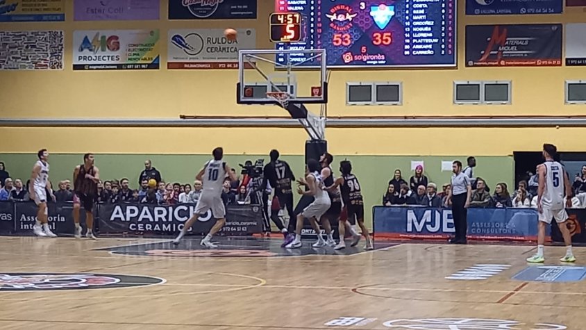 Nova derrota del CB Prat, 74-61 a La Bisbal
