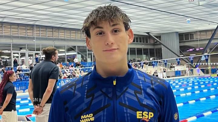 Carlos Ortiz a la piscina suïssa