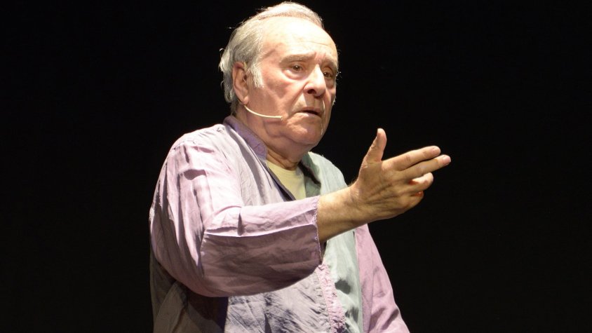 Armando Aguirre durant l'actuació al Teatre Modern, els monòlegs de Dario Fo, l'abril de 2014