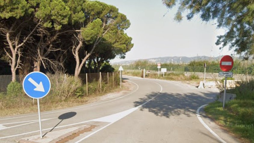 Accés a l’antiga carretera de la Volateria, ara restringit