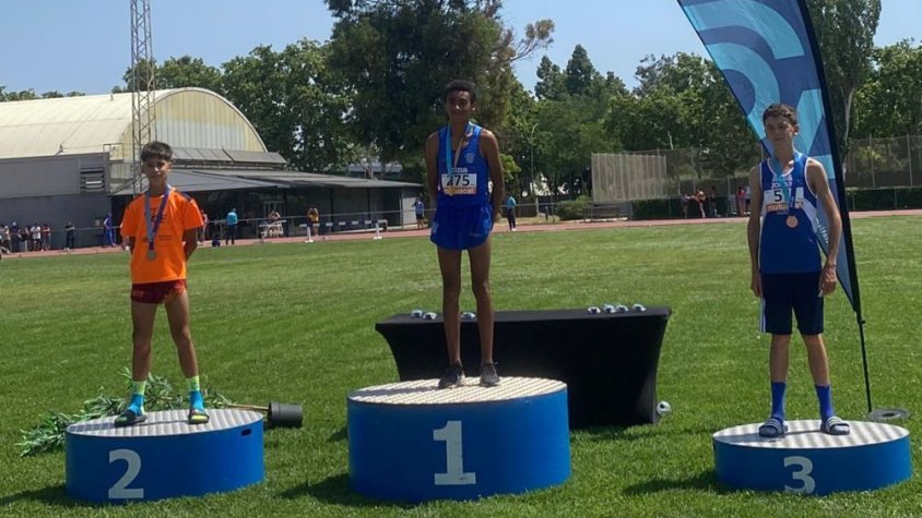 Julen Nebot (al mig), campió de Catalunya sub 14 en 600 metres