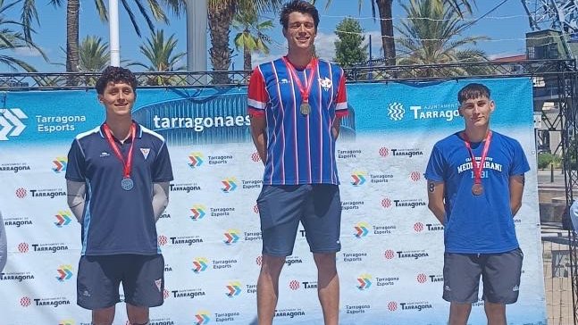 Ortiz a la dreta del podi